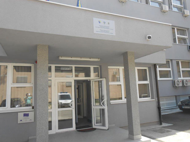 ПРИЈАВА ЗБОГ ЗЛОУПОТРЕБЕ СЛУЖБЕНОГ ПОЛОЖАЈА: Супружници присвојили 314.000 марака